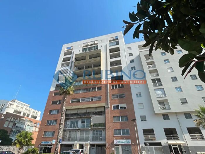 Appartamento trilocale in vendita in Corso della Carboneria, Bari
