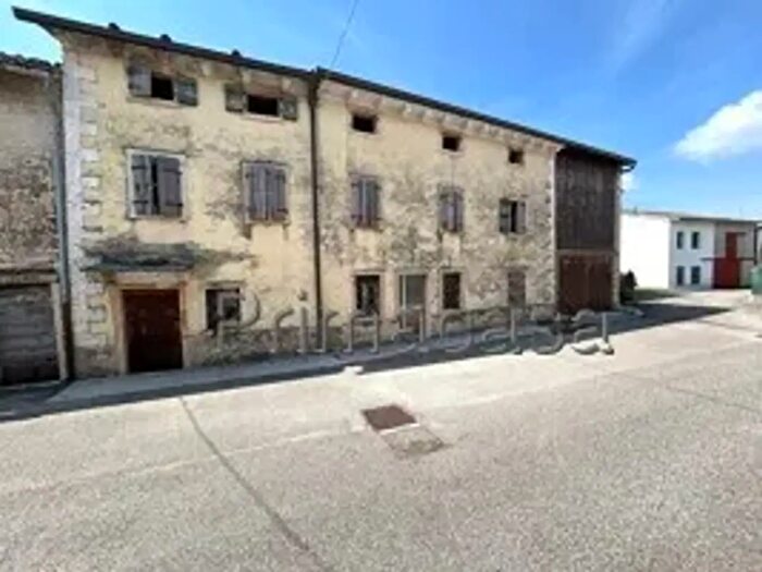 Casa con 6 locali in vendita in Praole, Cerro Veronese