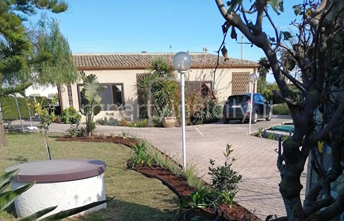 Casa con 9 locali in vendita in Siracusa