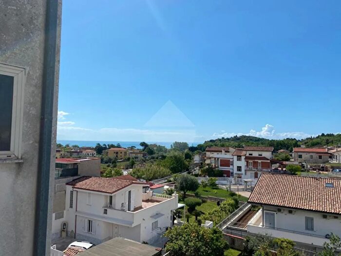 Appartamento con 6 locali in vendita in Minturno