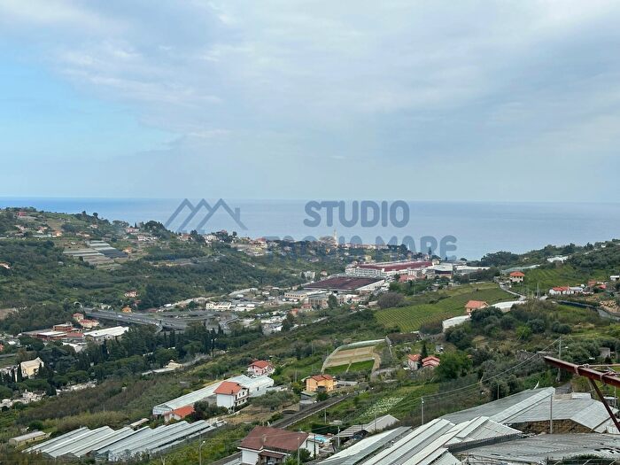 Casa quadrilocale in vendita in Via Castello, Sanremo