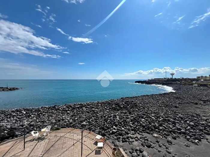 Casa con 8 locali in vendita in Villa Via San Giovanni LI Cuti, Catania