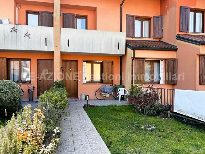 Casa quadrilocale in vendita in Via Astico, Monticello Conte Otto