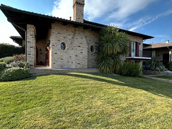 Casa con 6 locali in vendita in Salzano