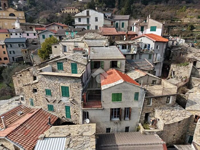 Appartamento con 8 locali in vendita in Via Roma, Montalto Carpasio