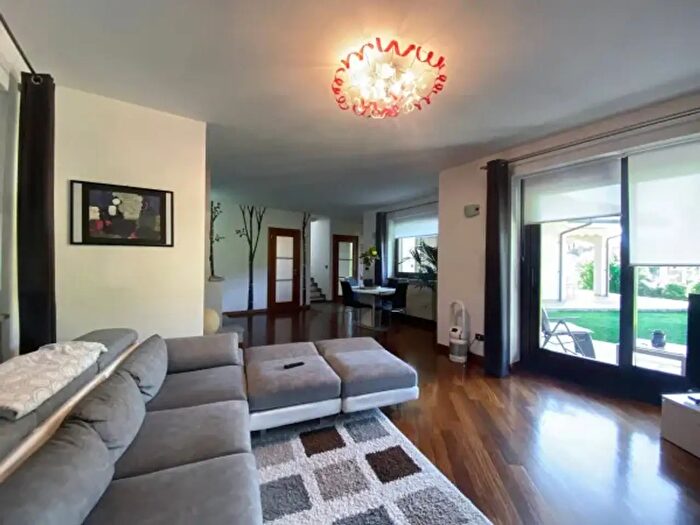 Casa con 6 locali in vendita in Vignolo