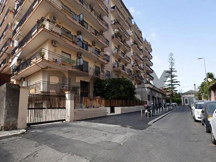 Appartamento quadrilocale in vendita in Via Falsaperla H, Catania