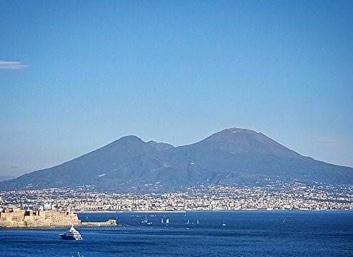 Appartamento quadrilocale in affitto in Via Gneo Nevio, Posillipo, Napoli