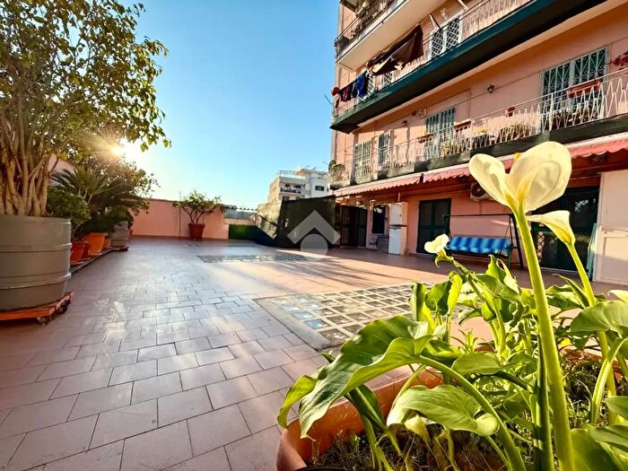 Appartamento trilocale in vendita in Via Montevergine, Napoli