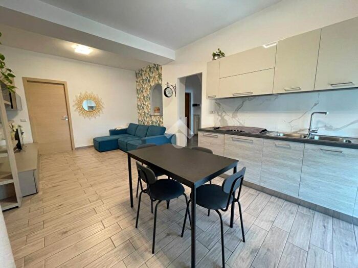 Appartamento quadrilocale in affitto in Via Palanzone, Niguarda, Milano