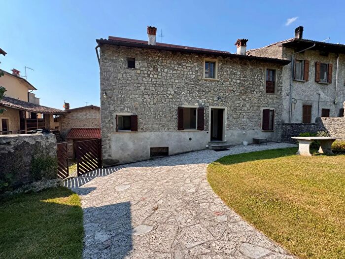 Casa con 8 locali in vendita in Via Fantoni, Solto Collina