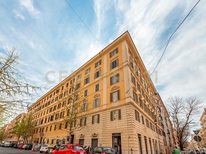 Appartamento con 5 locali in affitto in Via Fabio Massimo, Roma