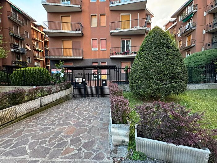 Appartamento trilocale in vendita in Via Vespucci, Monza