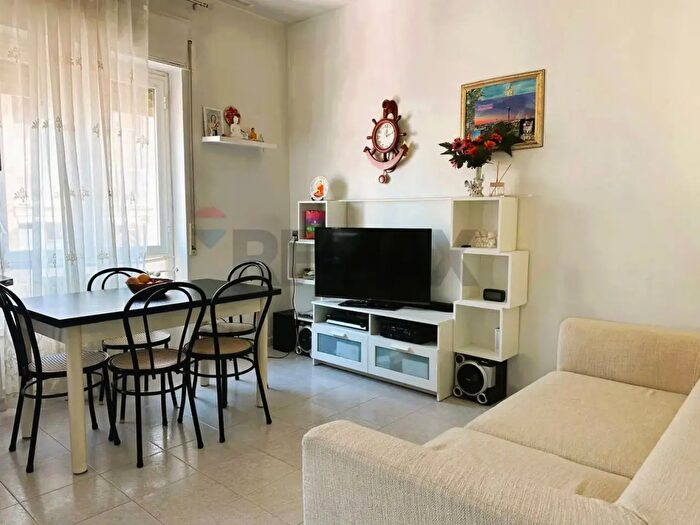 Appartamento trilocale in vendita in Via Cavour, Usmate Velate