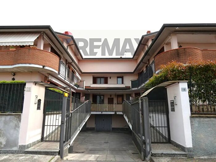 Appartamento trilocale in vendita in Via Pertini, Casorate Primo