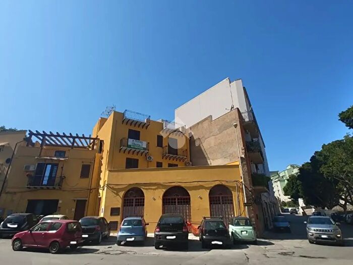 Appartamento trilocale in vendita in Largo Conciera, Termini Imerese