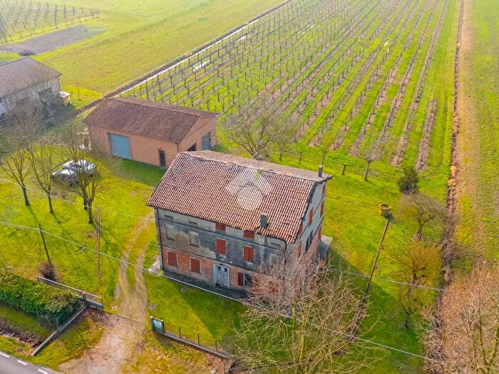 Casa con 6 locali in vendita in Via Carpi Ravarino, Soliera
