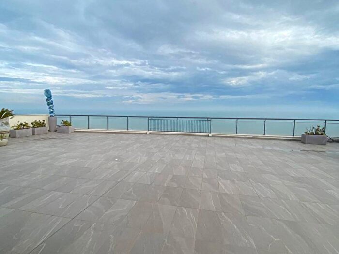 Casa con 5 locali in affitto in Viale Amintore Galli, Alba Mare, Riccione