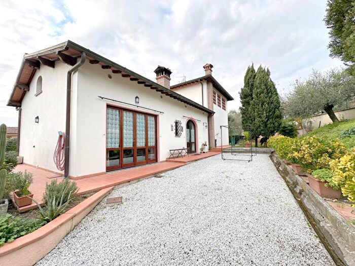 Casa con 10 locali in vendita in Buggiano