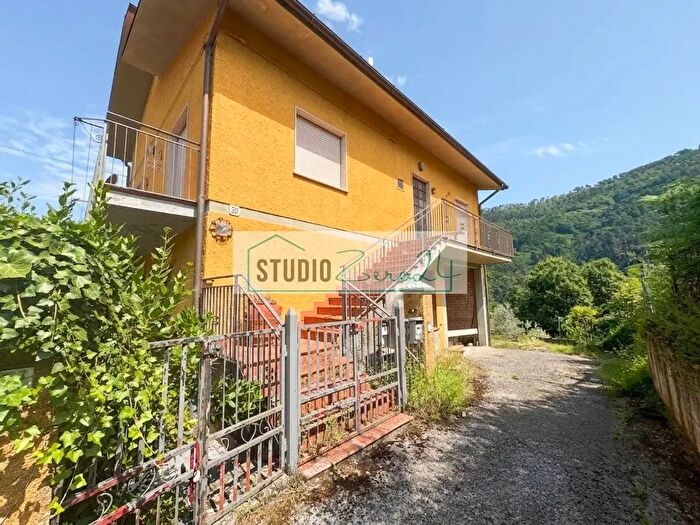 Casa con 5 locali in vendita in Via Paratella, Montignoso