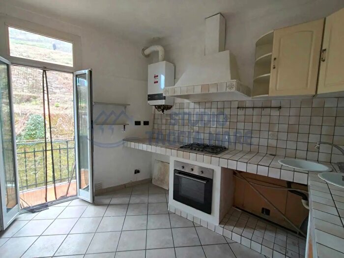 Appartamento trilocale in vendita in Via Correntina, Taggia