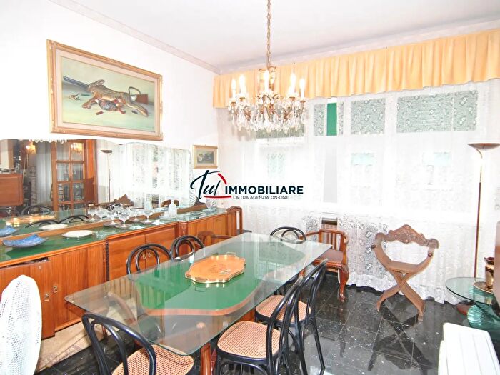 Appartamento con 7 locali in vendita in Viale Fabbricotti, Livorno