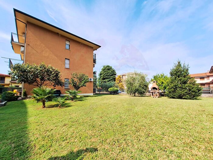 Appartamento trilocale in vendita in Via Corioni, Cologne