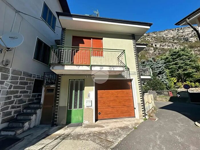 Casa trilocale in vendita in Via Gran Paradiso, Locana