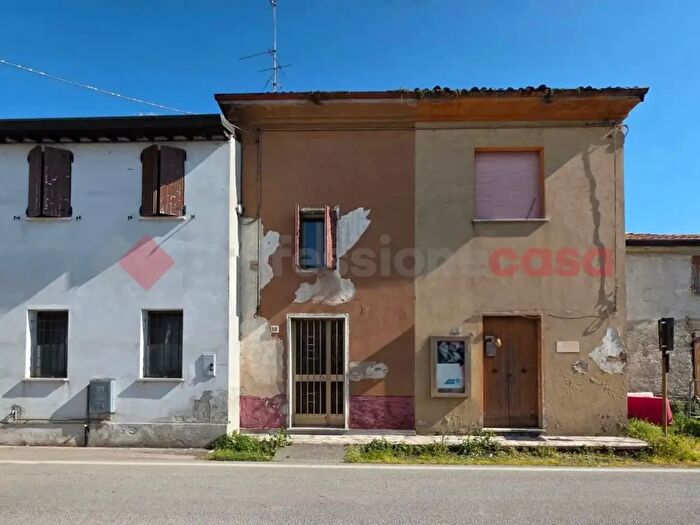 Casa con 5 locali in vendita in Via Bianchette, Villimpenta