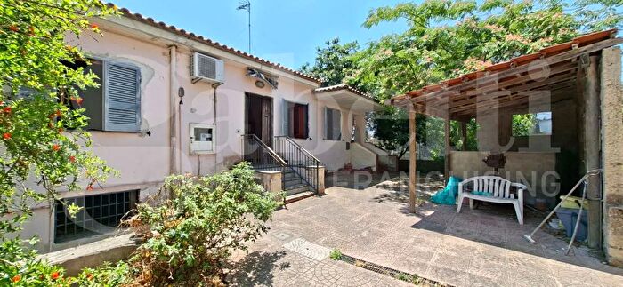 Appartamento quadrilocale in vendita in Via Mercato di Sabato, Monte Di Procida