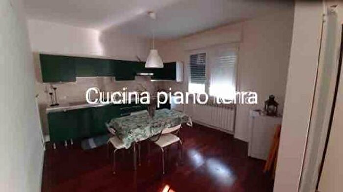 Casa con 6 locali in vendita in Cesena