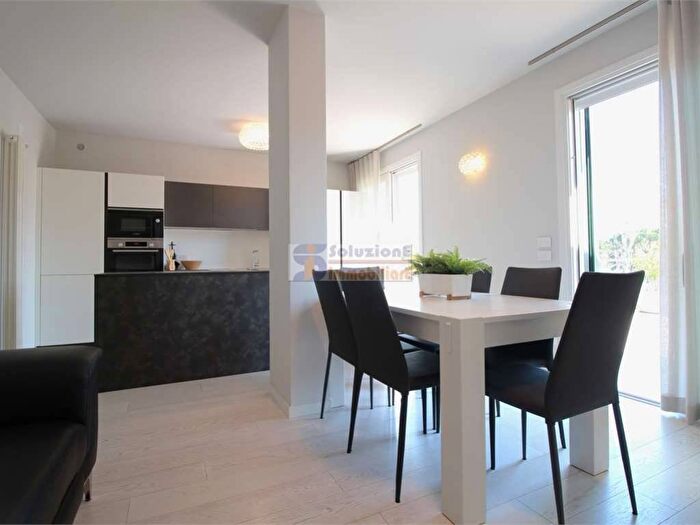 Appartamento trilocale in affitto in Via Oderzo, Lido Est, Jesolo