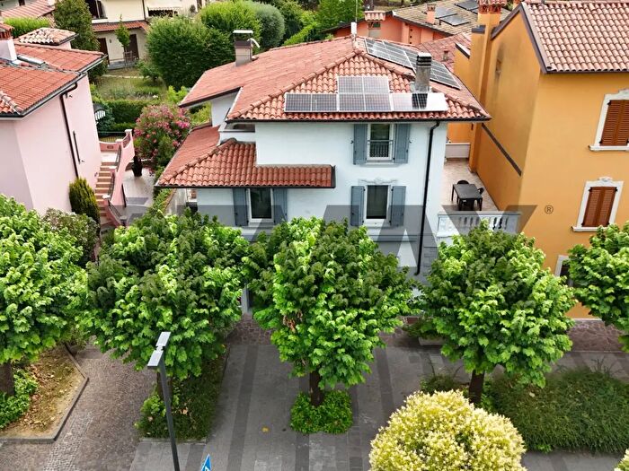 Casa con 5 locali in vendita in Via Locatelli, Trescore Balneario