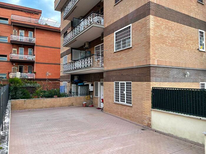 Appartamento bilocale in affitto in Via Abbiategrasso, Ottavia, Roma