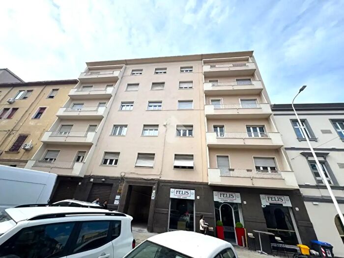 Appartamento con 6 locali in vendita in Via Roma, Sassari