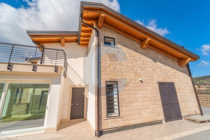 Casa con 5 locali in vendita in Via di Carta Brutta, Grottaferrata