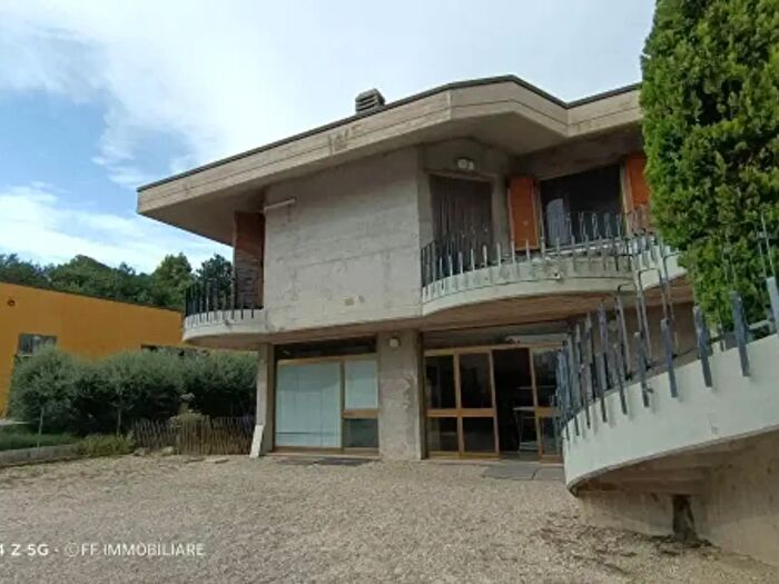 Casa con 5 locali in vendita in Via Arno, Macerata