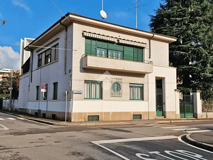 Casa trilocale in vendita in Via Federico Villoresi, Gallarate