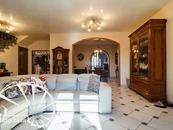 Casa con 6 locali in vendita in Via Giovanni Pascoli, Poggio A Caiano