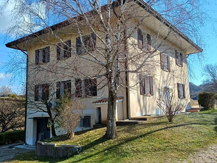 Casa con 10 locali in vendita in Località Case Sparse di Rolle, Cison Di Valmarino
