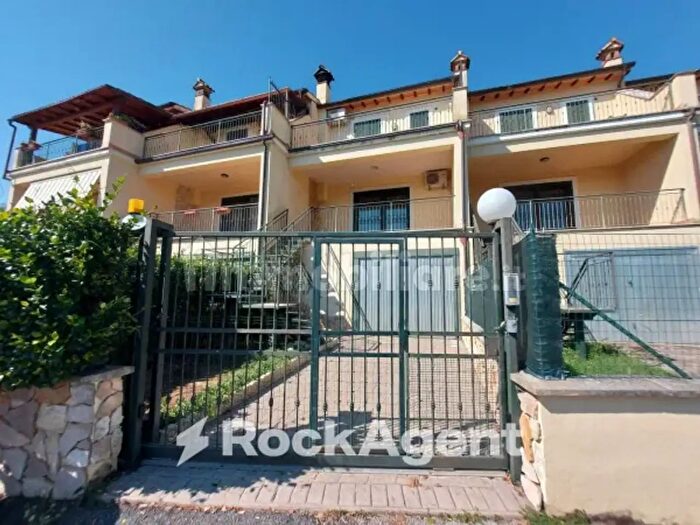 Casa trilocale in vendita in Vocabolo Rio Pertica, Forano