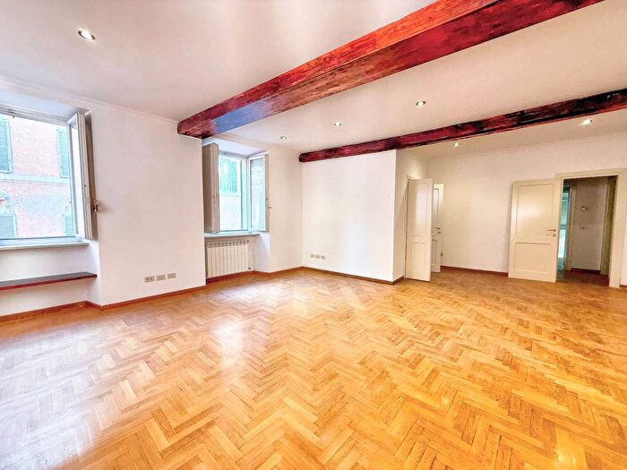 Appartamento trilocale in affitto in Via dei Pastini, Pantheon, Roma