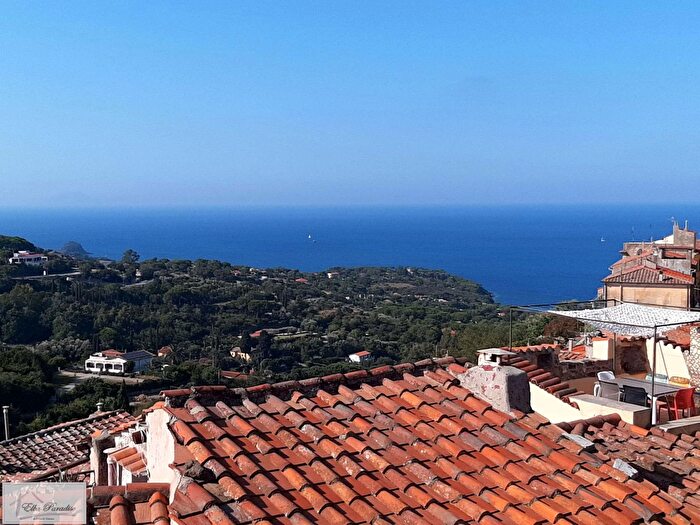 Casa quadrilocale in vendita in Via Roma, Capoliveri