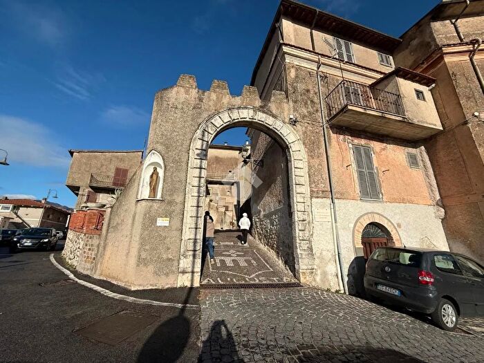 Appartamento con 5 locali in vendita in Via San Martino, Agosta