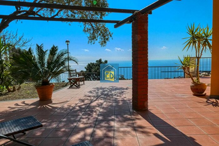 Appartamento con 11 locali in vendita in Via Poggio dellOrizzonte, Albissola Marina