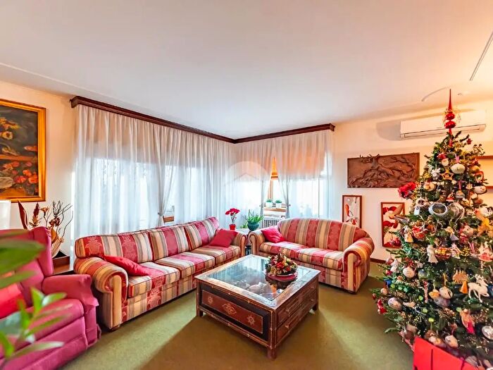 Appartamento con 5 locali in vendita in Via Arrigo Boito, Bollate