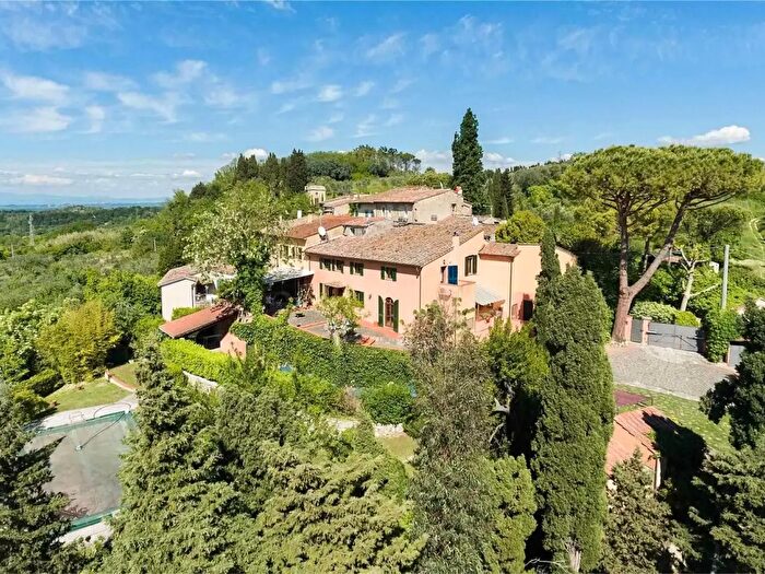 Casa con 11 locali in vendita in Casciana Terme Lari
