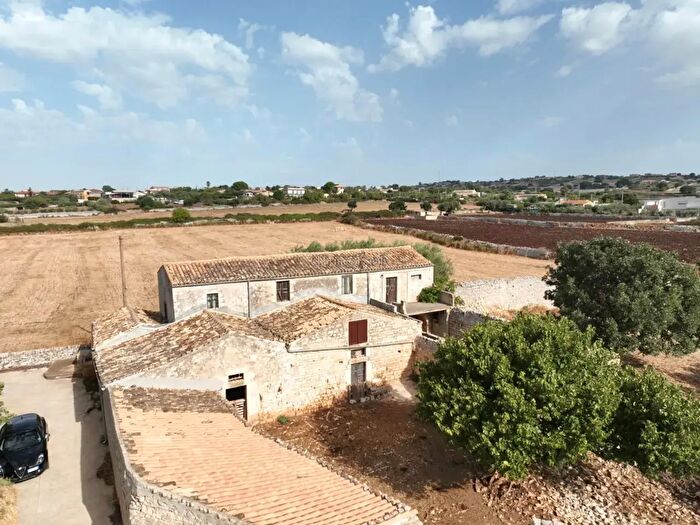 Casa con 14 locali in vendita in Provinciale, Modica