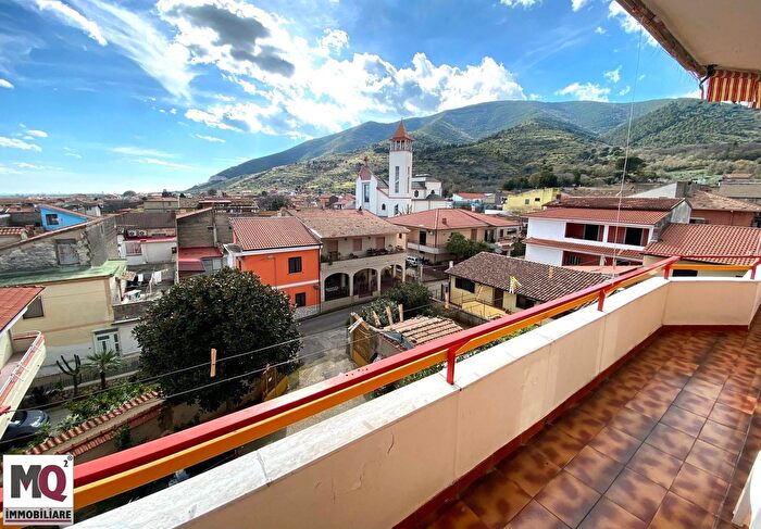 Appartamento con 6 locali in vendita in Via Oberdan, Falciano Del Massico