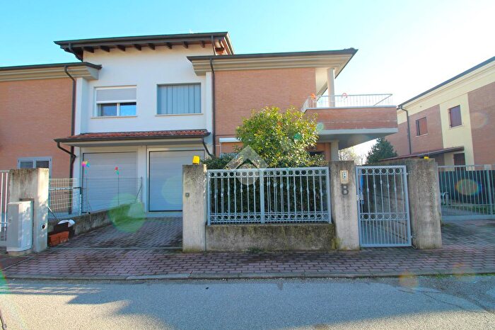 Casa trilocale in vendita in Via Tasso, Fabbrico